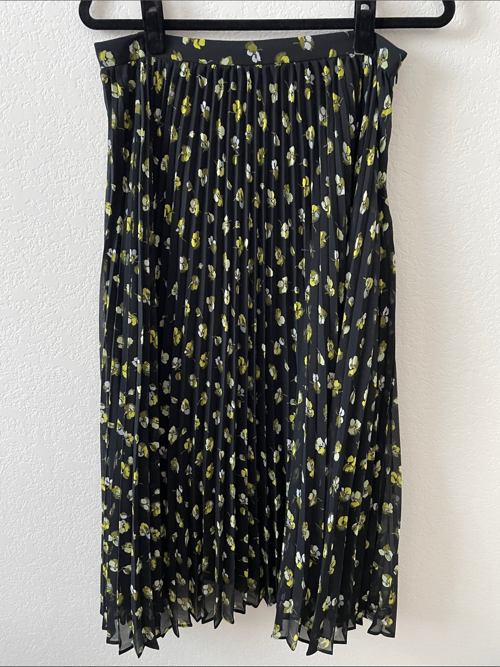 Banana Republic Black with Floral Print Pleated Midi Skirt